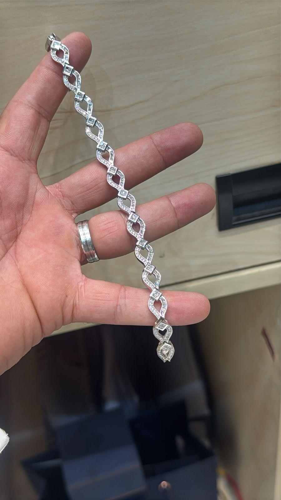 اسوارة الماس مدور وباقيت وبرنسس ذهب ابيض 